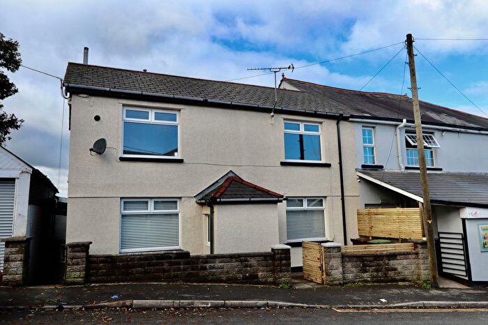 3 Bedroom End Of Terrace House To Rent In Bryn Road, Cefn Fforest, NP12