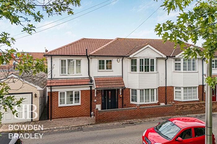 4 Bedroom End Of Terrace House For Sale In Mossford Green, Barkingside, IG6