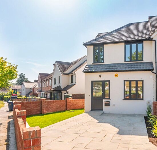 2 Bedroom Property For Sale In St Andrews Road, East Acton, London, W3