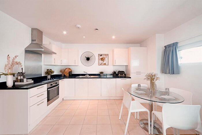 3 Bedroom Flat To Rent In One Eighty Stratford, London, E15