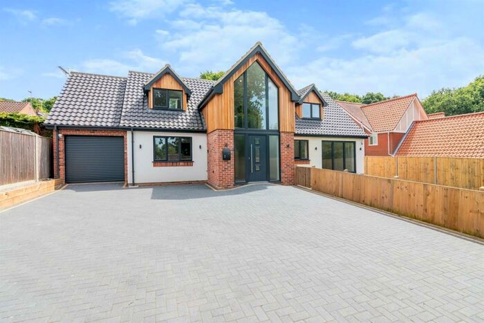 4 Bedroom House To Rent In Yarmouth Road, Lowestoft, NR32