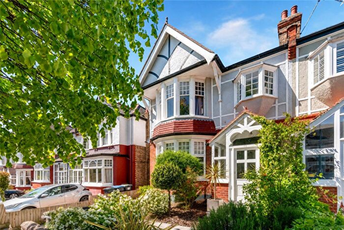 5 Bedroom Semi-Detached House For Sale In Derwent Road, N13