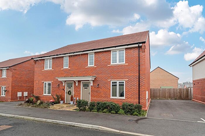 3 Bedroom Semi-Detached House For Sale In Arborfield, Berkshire, RG2