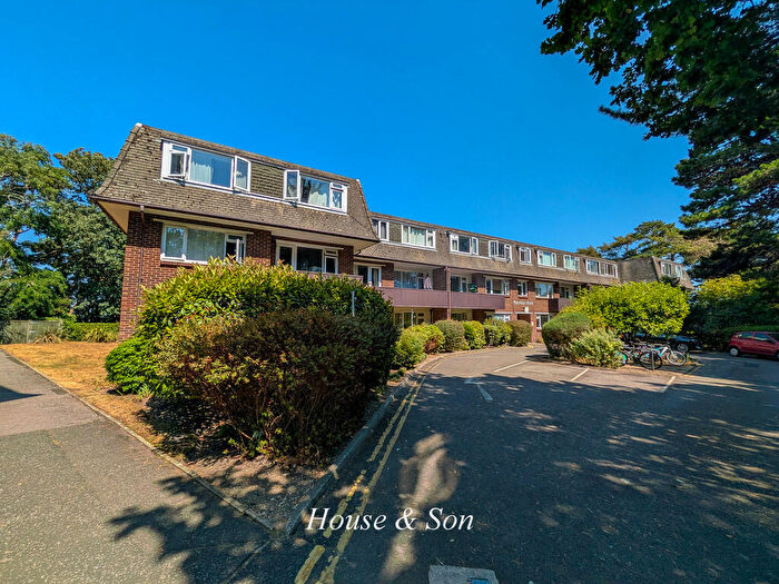 2 Bedroom Flat For Sale In Magnolia House, Redhill Drive, BH10