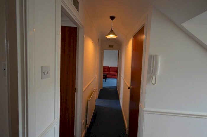 2 Bedroom Flat To Rent In Princes Street, Perth, PH2