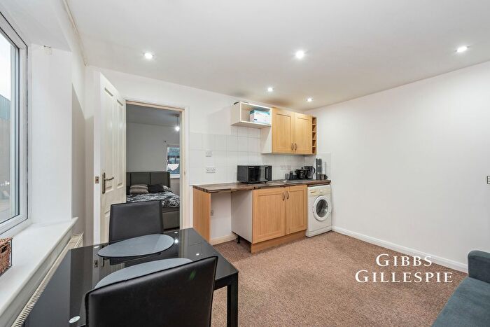 1 Bedroom Flat To Rent In Staines Road, Hounslow, TW4