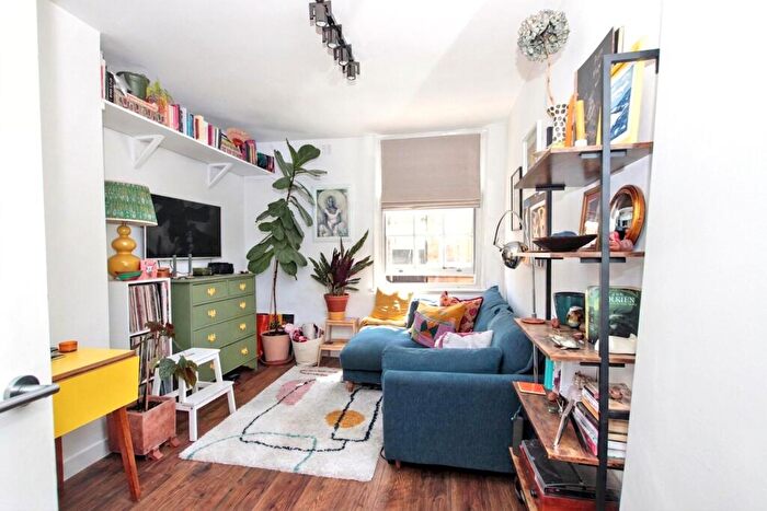 2 Bedroom Flat To Rent In Gibson Gardens, London, N16