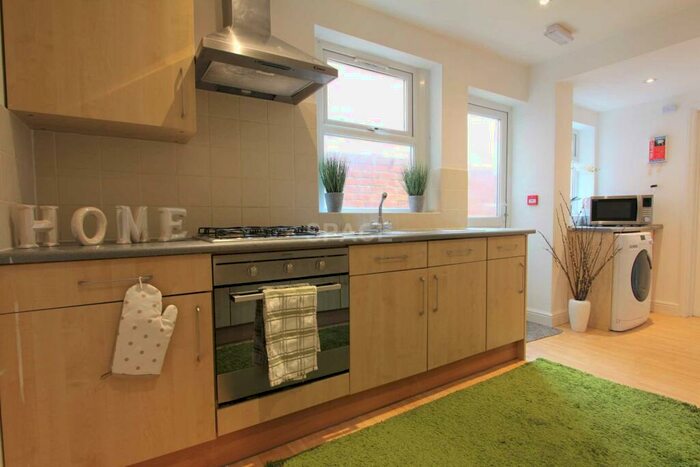 6 Bedroom Terraced House To Rent In St Edwards Road, Earley, Reading, Berkshire, RG6