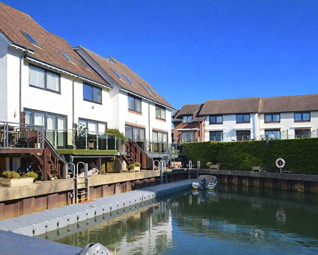 3 Bedroom Town House To Rent In Christchurch Townhouse With Mooring, BH23