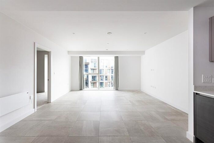 1 Bedroom Flat To Rent In Rochdale Road, Manchester, Greater Manchester, M4