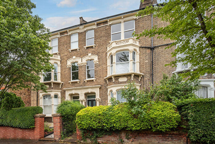 2 Bedroom Apartment To Rent In Freegrove Road, London, N7