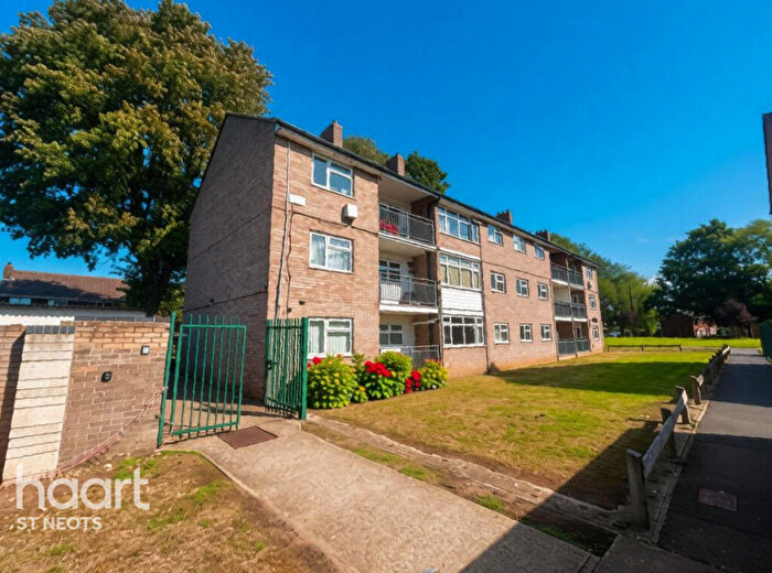 1 Bedroom Apartment For Sale In Elm Close, Huntingdon, PE29