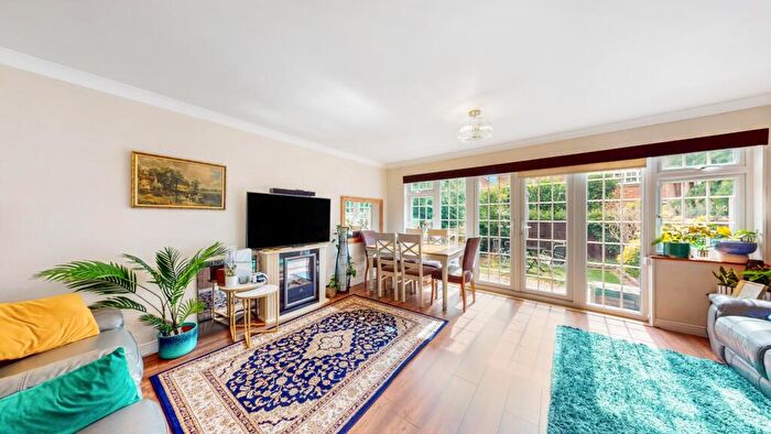 4 Bedroom Terraced House For Sale In Farthings Close, Pinner, Greater London, HA5