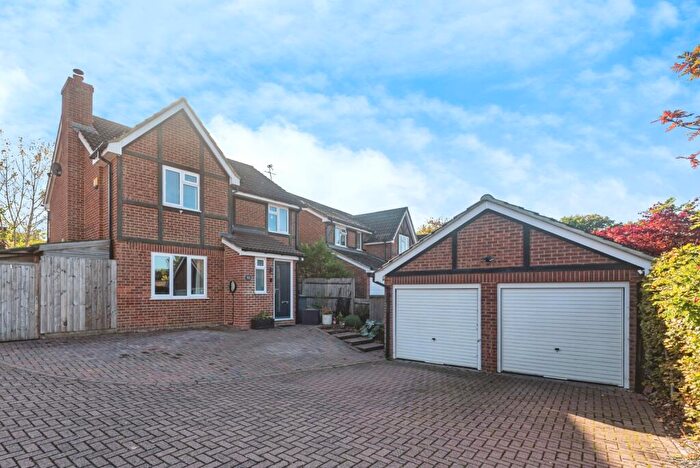 4 Bedroom Detached House For Sale In Warblington Close, Tadley, Hampshire, RG26
