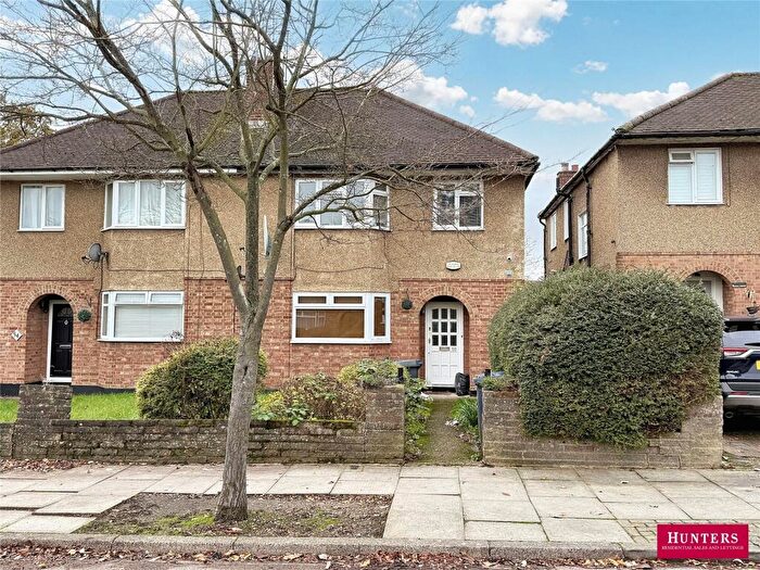 2 Bedroom Maisonette For Sale In Connaught Road, Barnet, EN5