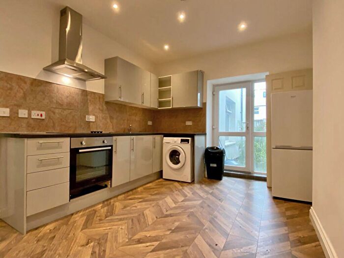 1 Bedroom Flat To Rent In Lower Cathedral Road, Cardiff, CF11