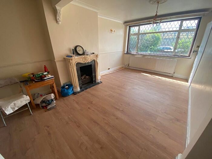 3 Bedroom Maisonette To Rent In Bedwell Gardens, Hayes, Greater London, UB3