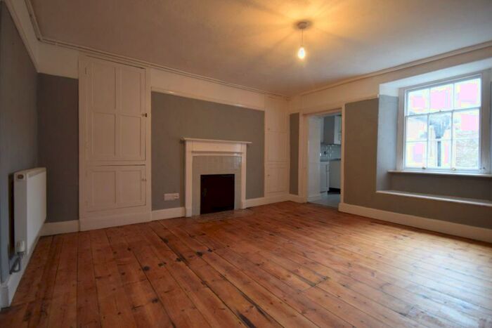 1 Bedroom Flat To Rent In Newport Terrace, Barnstaple, Devon, EX32