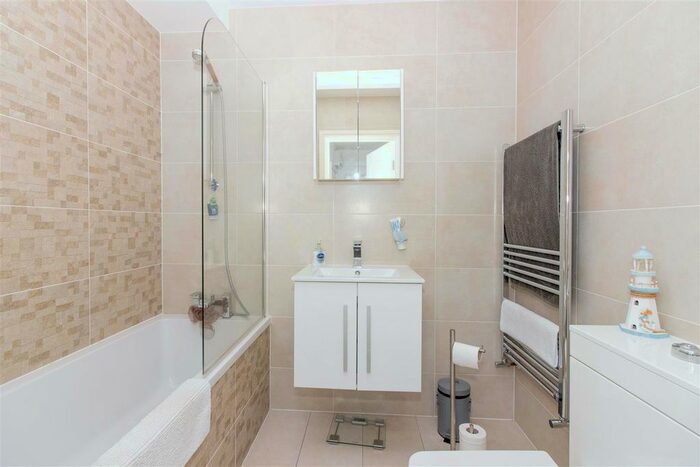 1 Bedroom Flat For Sale In Chapel Road, Worthing, BN11