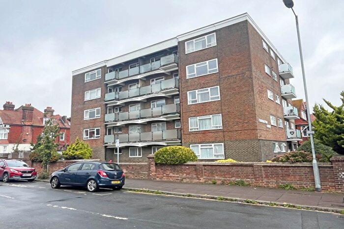 1 Bedroom Flat For Sale In Old Orchard Road, Eastbourne, BN21