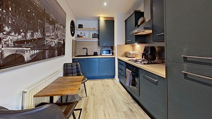 2 Bedroom Flat To Rent In Stanningley Road, Armley, Leeds, LS12