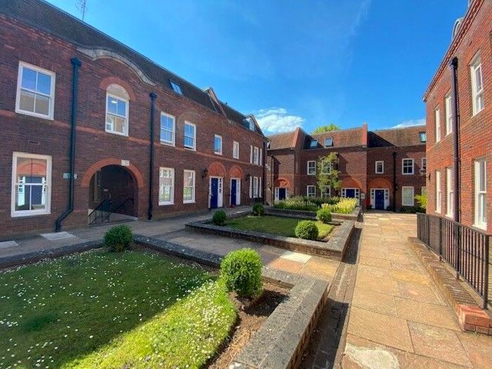 2 Bedroom Flat To Rent In Oxford Road, Aylesbury, HP19