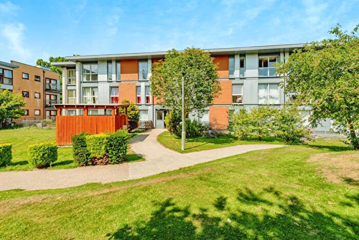 2 Bedroom Apartment For Sale In Commonwealth Drive, Crawley, RH10