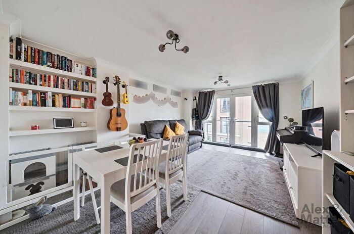 2 Bedroom Flat To Rent In Batwa House, Bermondsey, SE16