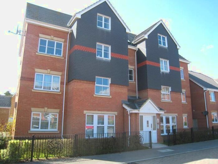 2 Bedroom Flat To Rent In Fawn Crescent, Hedge End, Southampton, SO30