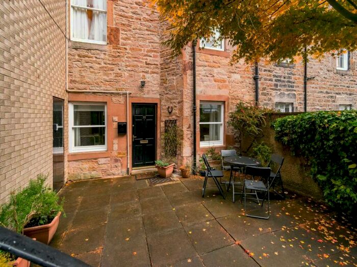 2 Bedroom Flat To Rent In Roseneath Place, Marchmont, Edinburgh, EH9