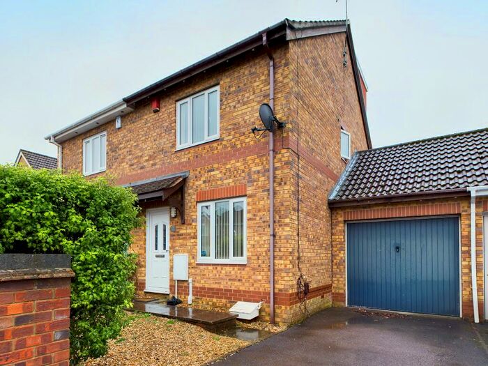 3 Bedroom Semi-Detached House To Rent In Guest Avenue, BS16