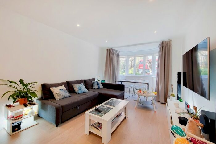 3 Bedroom Flat To Rent In Crouch End Hill, London N8