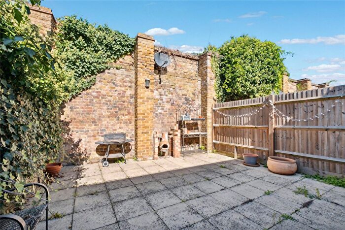 3 Bedroom Terraced House For Sale In Carmichael Mews, London, SW18