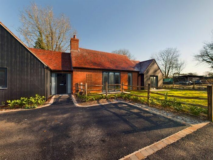 3 Bedroom Bungalow To Rent In Woodmansterne Street, Banstead, SM7