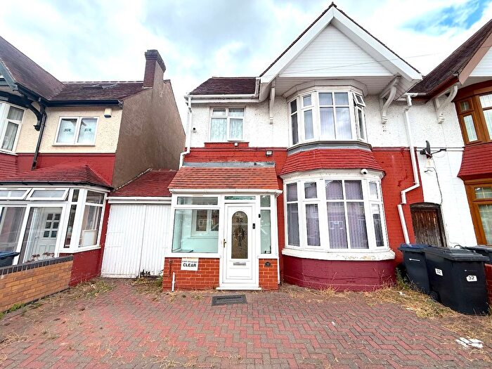 5 Bedroom Semi Detached House For Sale In Phipson Road, Sparkhill, Birmingham, West Midlands, B11