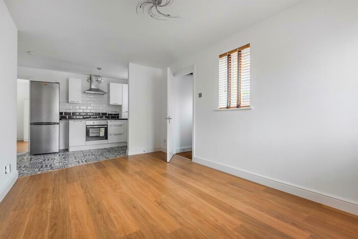 2 Bedroom Apartment To Rent In Boardman Close, Barnet, EN5