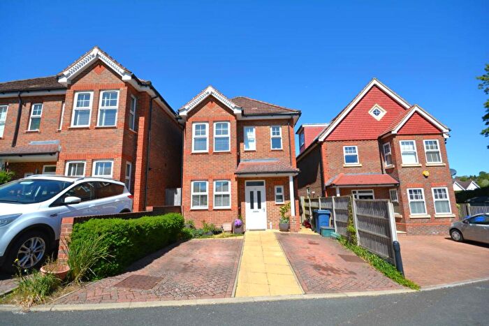 3 Bedroom Detached House For Sale In Lindo Close, Chesham, HP5