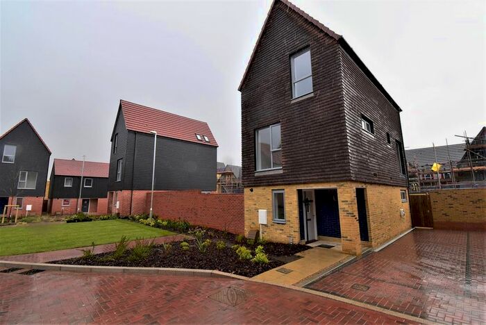 3 Bedroom Detached House To Rent In Cherry Hinton Close, Western Cross Ebbsfleet Valley, Swanscombe, DA10