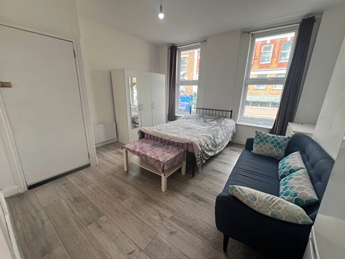 Studio To Rent In London, N16