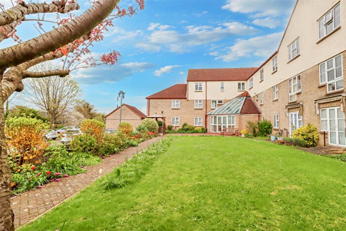 2 Bedroom Retirement Property For Sale In Stilemans, Wickford, SS11