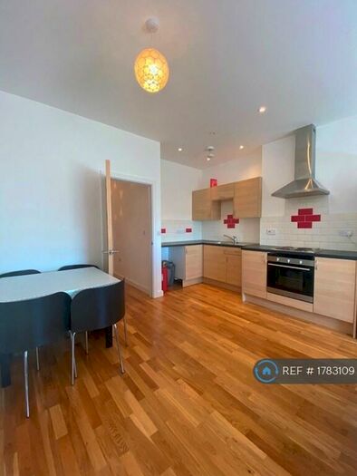 2 Bedroom Flat To Rent In Bronwydd Road, Carmarthen, SA31