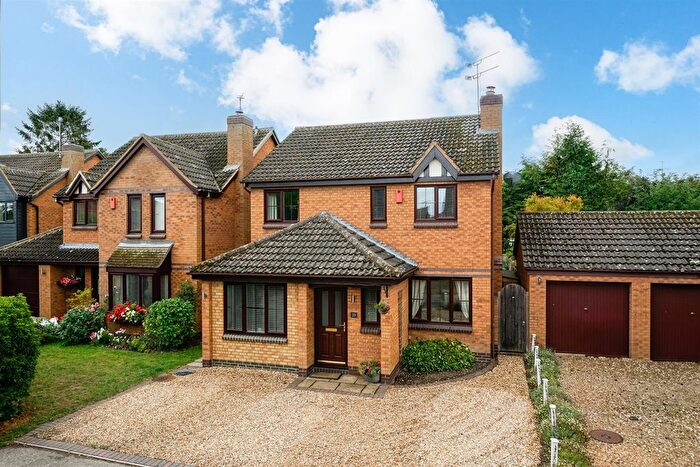 4 Bedroom Detached House For Sale In Cooks Meadow, Edlesborough, LU6