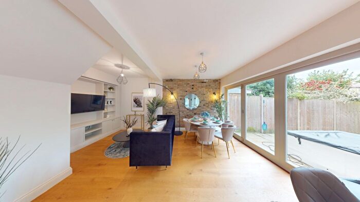 5 Bedroom Town House To Rent In St John's Rd, Isleworth, TW7