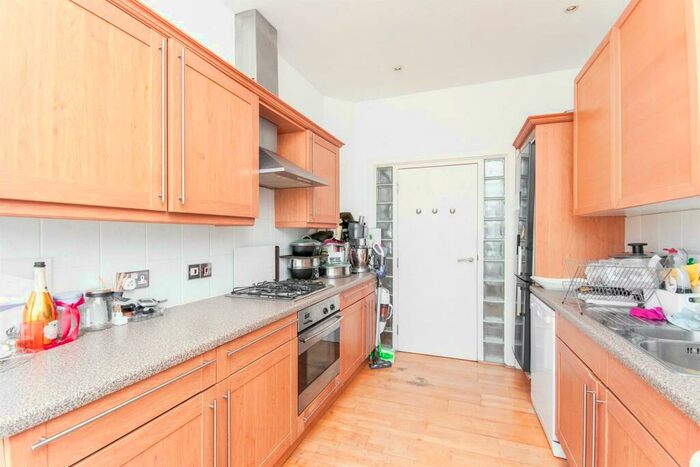 2 Bedroom Flat To Rent In Queens Road, Brighton, BN1