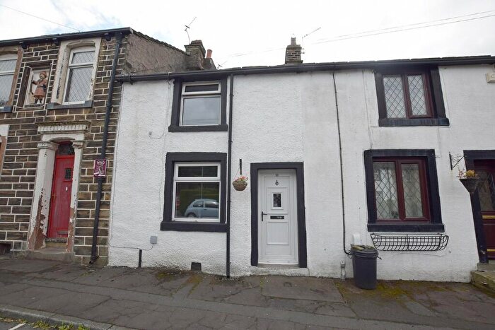 2 Bedroom Cottage To Rent In Ormerod Street, Burnley, Lancashire, BB10