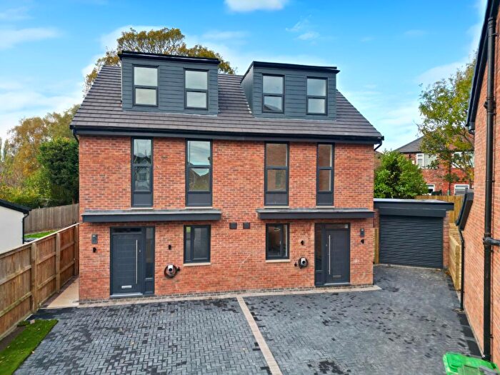 4 Bedroom Semi-Detached House For Sale In Woodlands Drive, Offerton, Stockport, SK2
