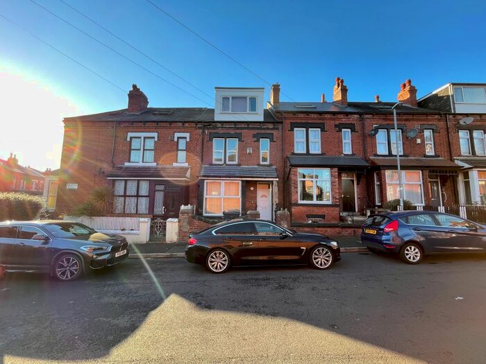 1 Bedroom Flat To Rent In Baldovan Place, Leeds, LS8