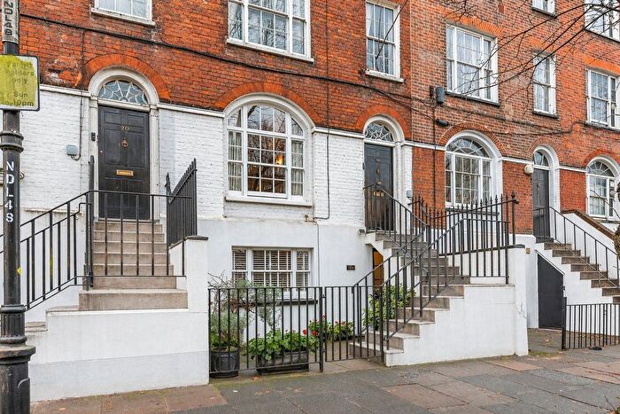 2 Bedroom Maisonette For Sale In New Road, Chatham, ME4