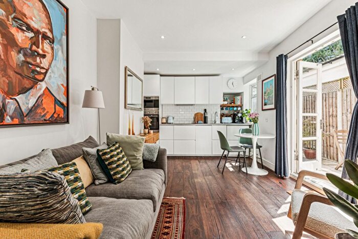 2 Bedroom Flat For Sale In Khartoum Road, SW17