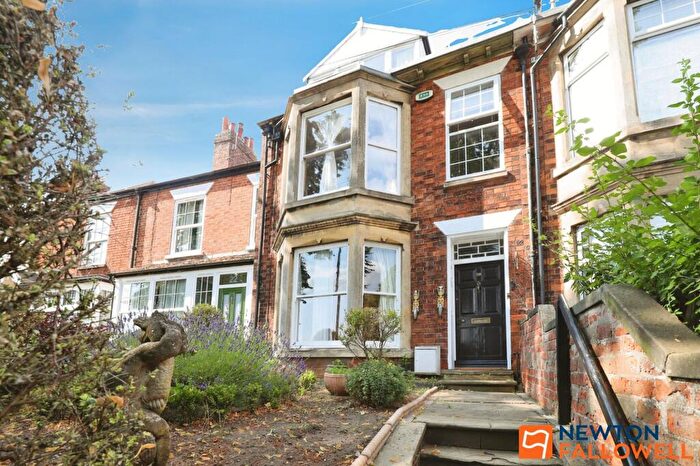 4 Bedroom Terraced House For Sale In Barrowby Road, Grantham, NG31